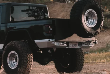 Jeep Gladiator Swing-out Tire Carrier
